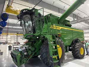 2025 John Deere S7 800 Image