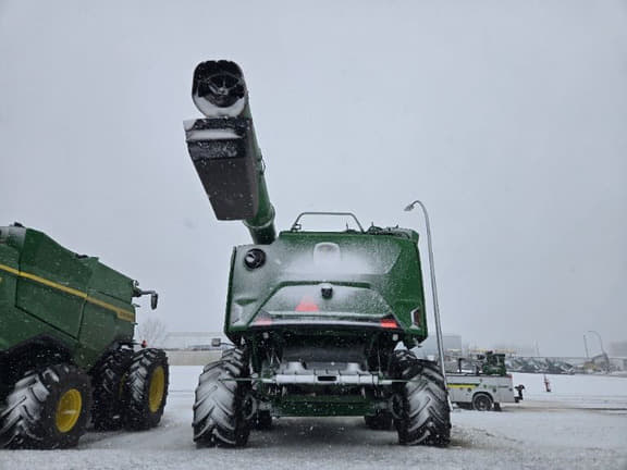 Image of John Deere S7 800 equipment image 2