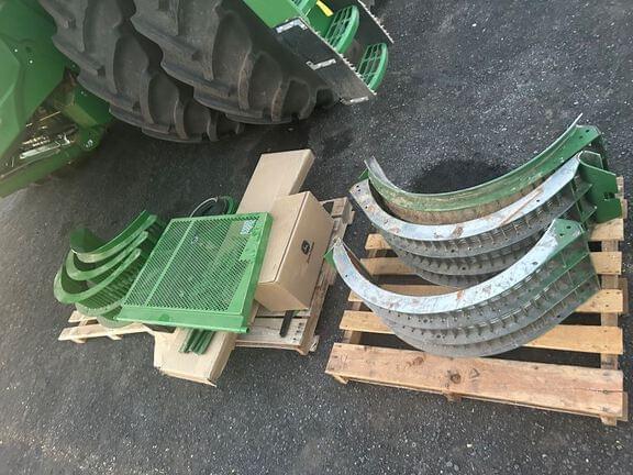 Image of John Deere S7 800 equipment image 4