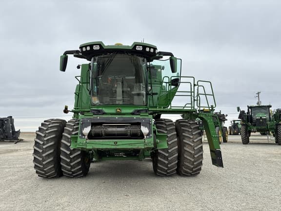 Image of John Deere S7 800 equipment image 1