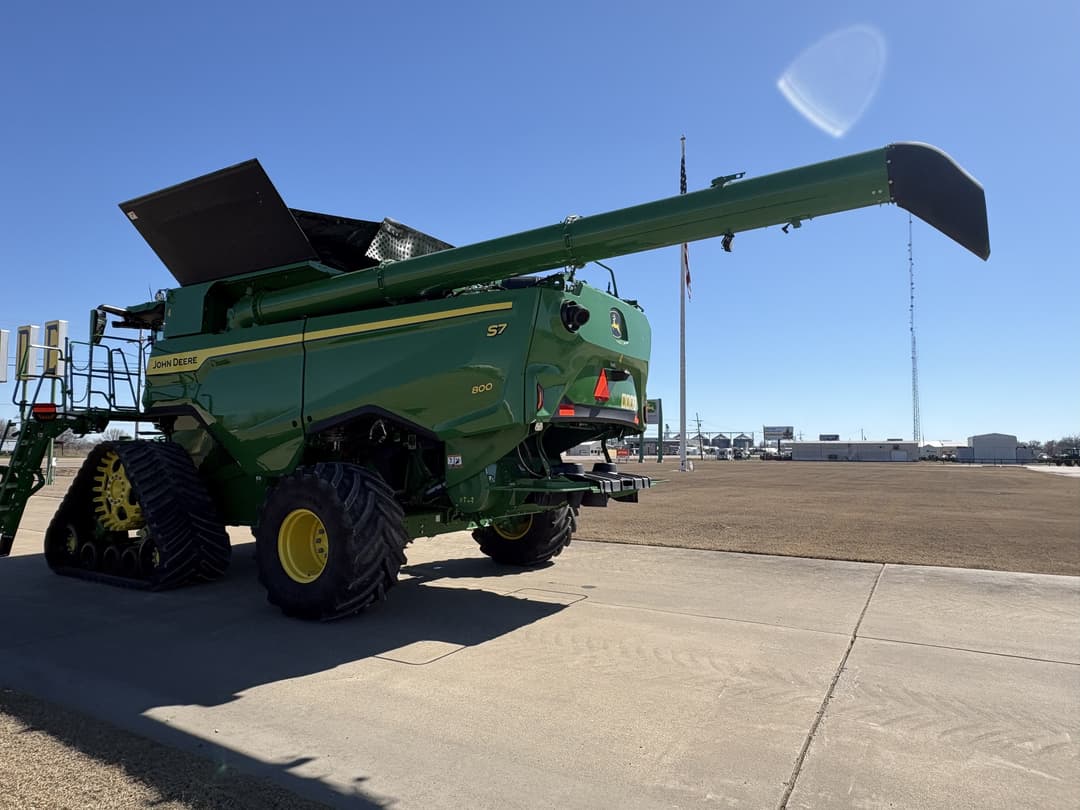 Image of John Deere S7 800 Image 1