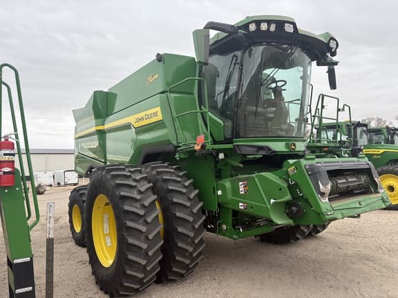 Image of John Deere S7 800 equipment image 2