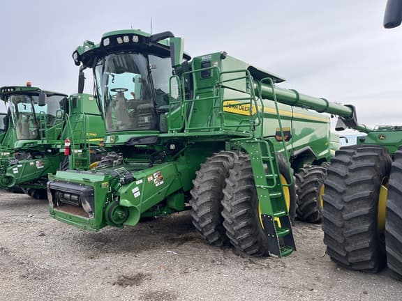 Image of John Deere S7 800 equipment image 1
