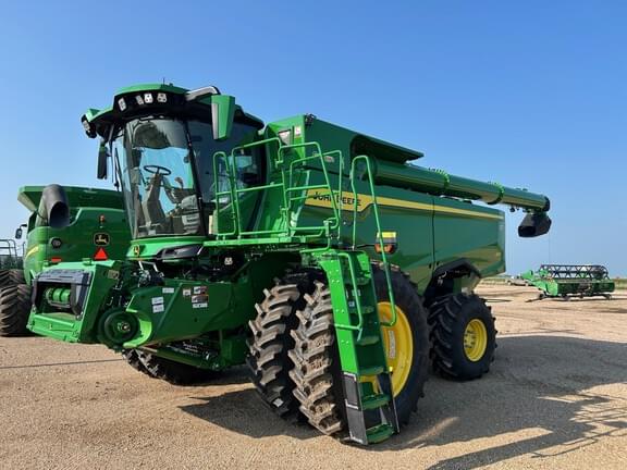 Image of John Deere S7 800 equipment image 1