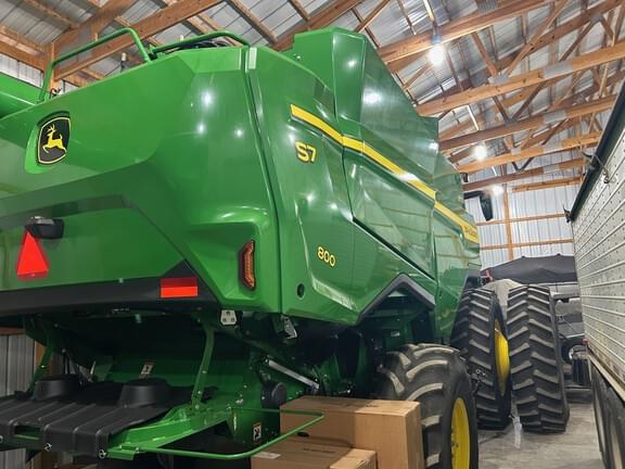 Image of John Deere S7 800 equipment image 2