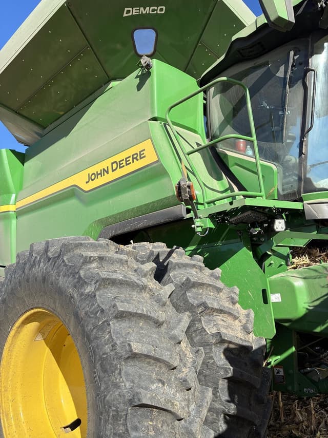 Image of John Deere S7 800 equipment image 2