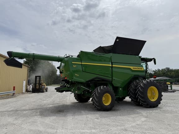 Image of John Deere S7 800 equipment image 2