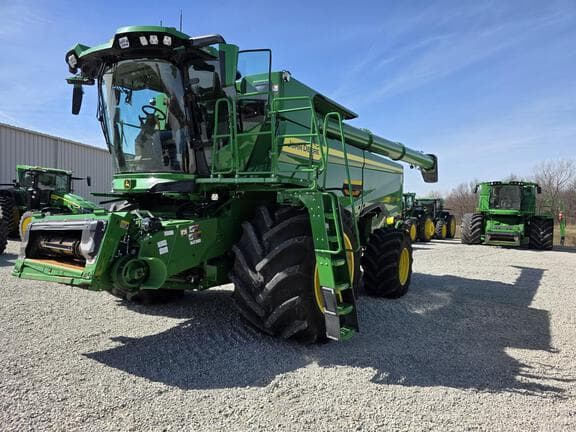 Image of John Deere S7 800 Image 1