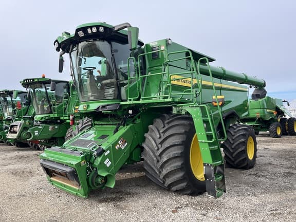Image of John Deere S7 800 equipment image 1