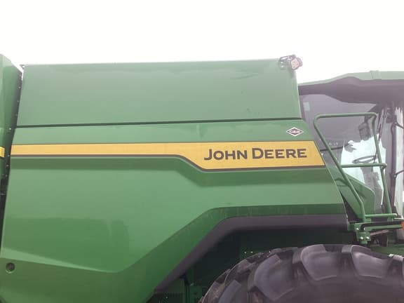Image of John Deere S7 800 equipment image 1