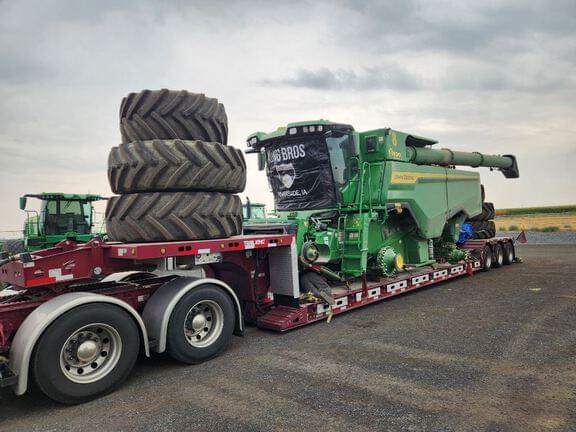 Image of John Deere S7 800 Primary image