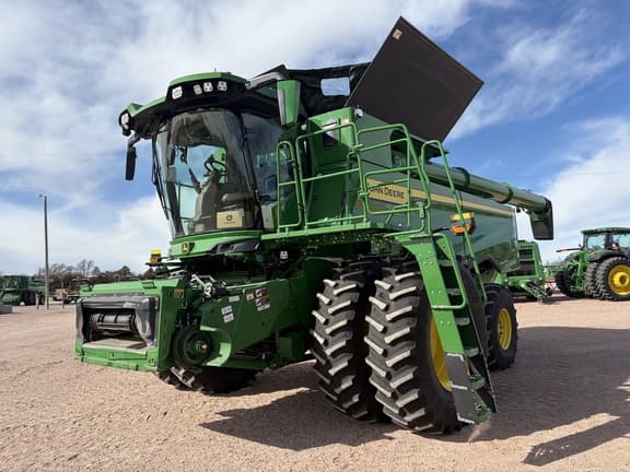 Image of John Deere S7 800 equipment image 1