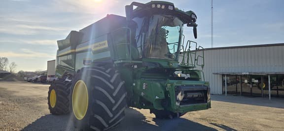 Image of John Deere S7 800 equipment image 1