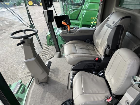 Image of John Deere S7 800 equipment image 4