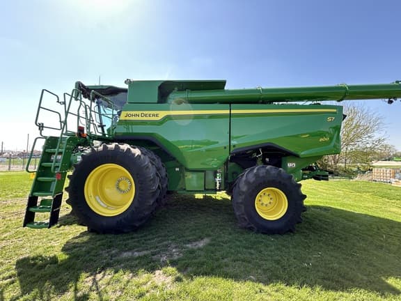 Image of John Deere S7 800 equipment image 1