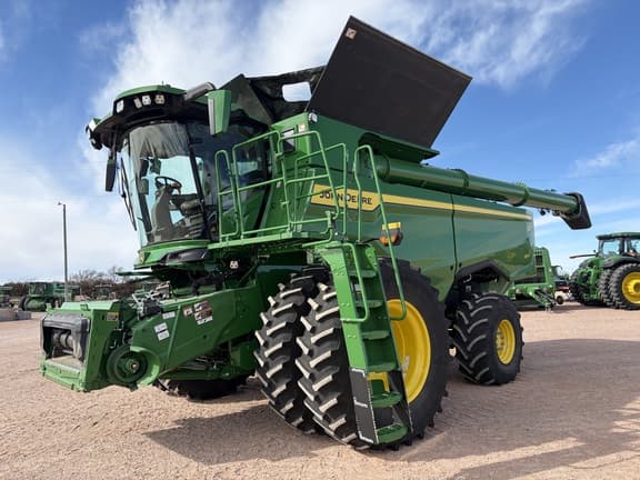 Image of John Deere S7 800 equipment image 1