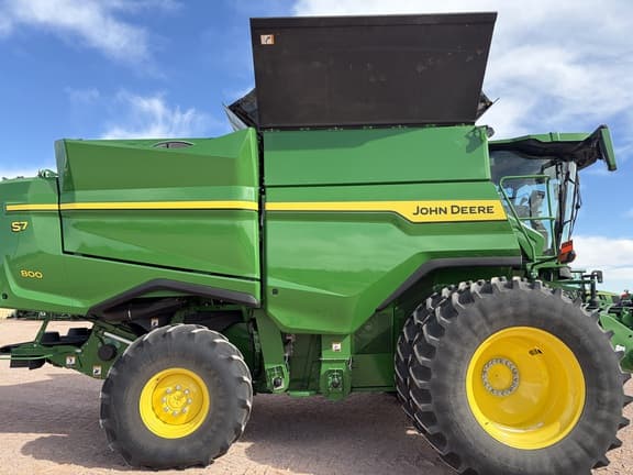 Image of John Deere S7 800 equipment image 2