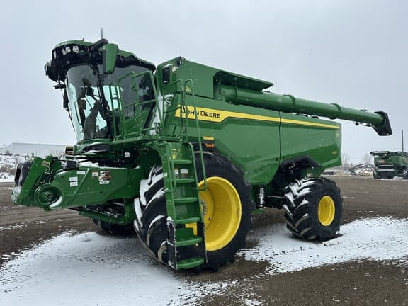 Image of John Deere S7 800 equipment image 1