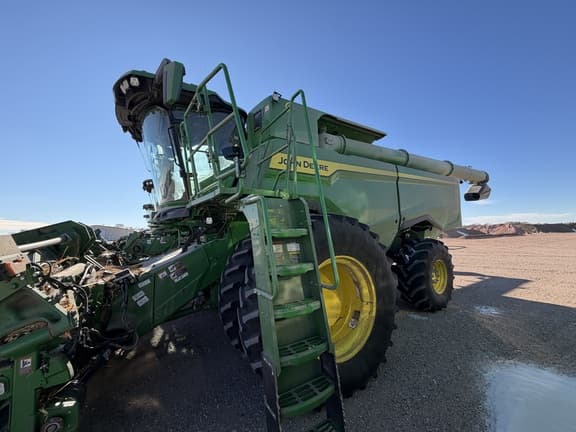 Image of John Deere S7 800 equipment image 1