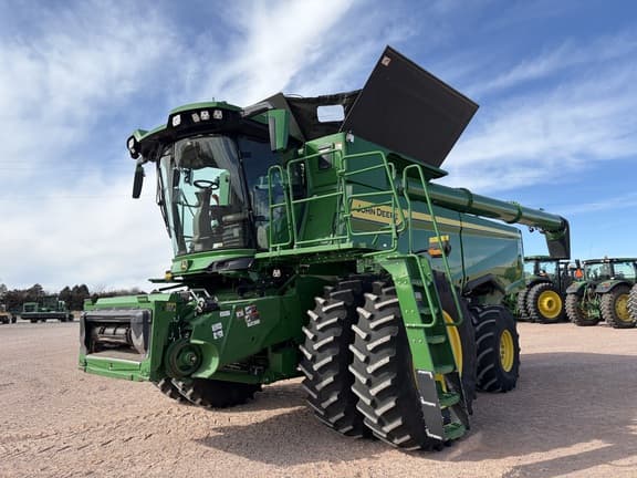 Image of John Deere S7 800 equipment image 1