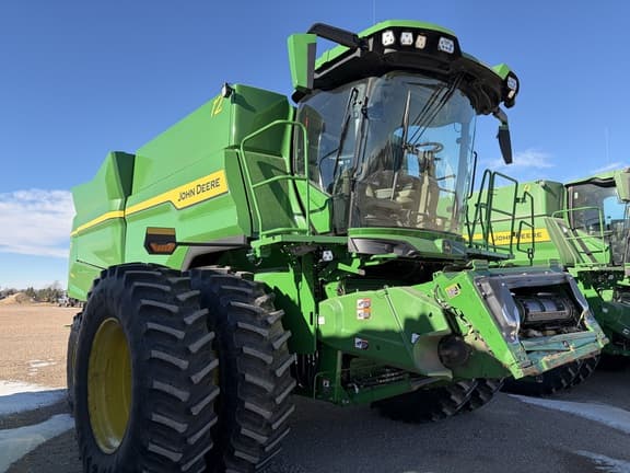 Image of John Deere S7 800 equipment image 1