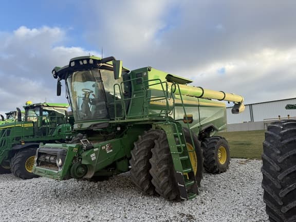 Image of John Deere S7 800 equipment image 1