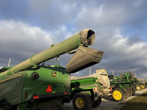 Image of John Deere S7 800 equipment image 4