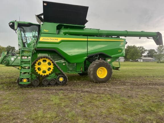 Image of John Deere S7 800 equipment image 1