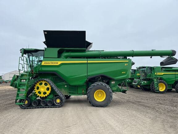 Image of John Deere S7 800 equipment image 1