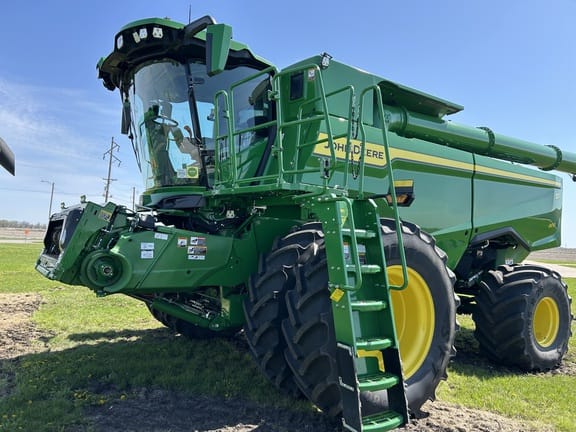 2025 John Deere S7 800 Equipment Image0