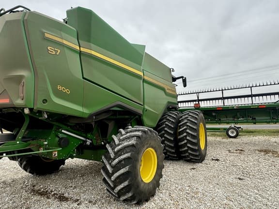 Image of John Deere S7 800 equipment image 3