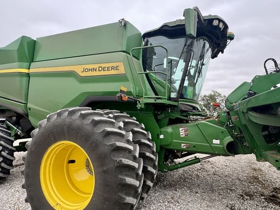 Image of John Deere S7 800 equipment image 1