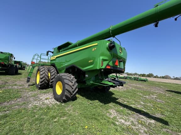 Image of John Deere S7 800 equipment image 2