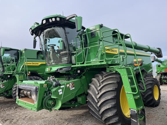 Image of John Deere S7 800 equipment image 1