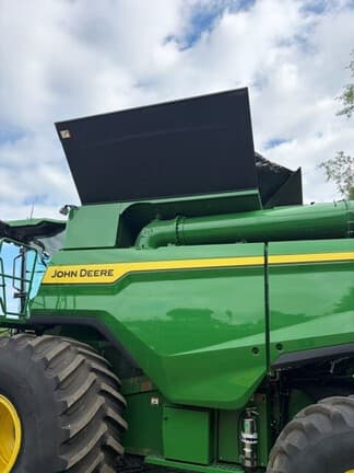 Image of John Deere S7 800 equipment image 4