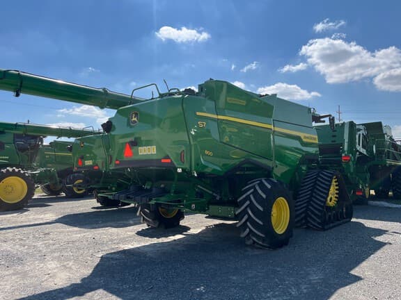 Image of John Deere S7 800 equipment image 2