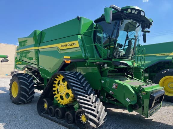 Image of John Deere S7 800 equipment image 1