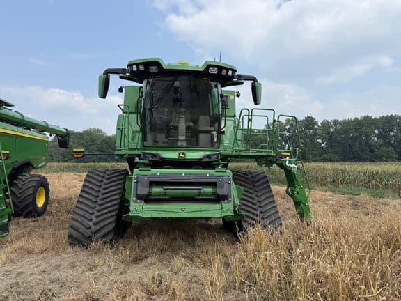 Image of John Deere S7 800 equipment image 1