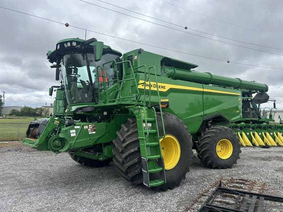 Image of John Deere S7 800 Primary image