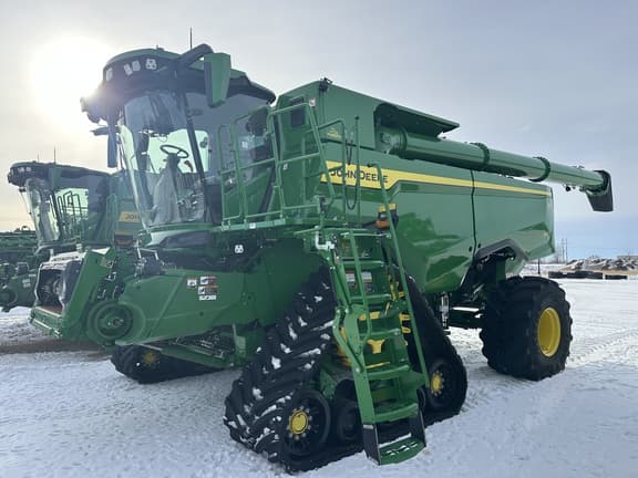 Image of John Deere S7 800 equipment image 1