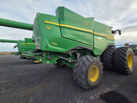 Image of John Deere S7 800 equipment image 1