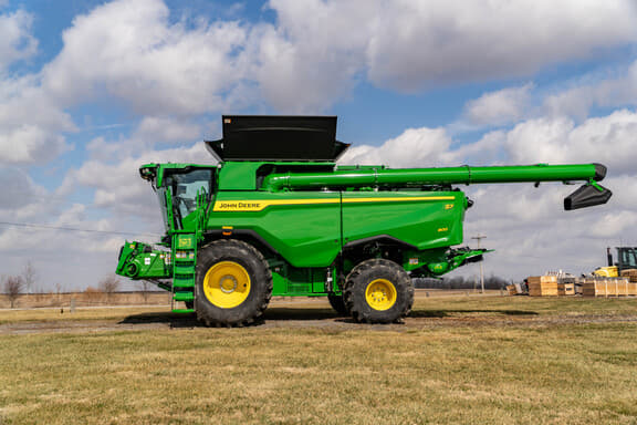 Image of John Deere S7 800 equipment image 1