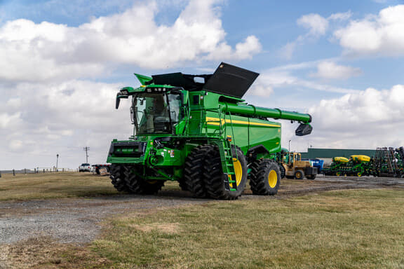 Image of John Deere S7 800 Primary image