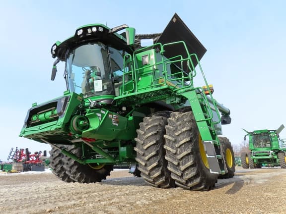 Image of John Deere S7 800 equipment image 4