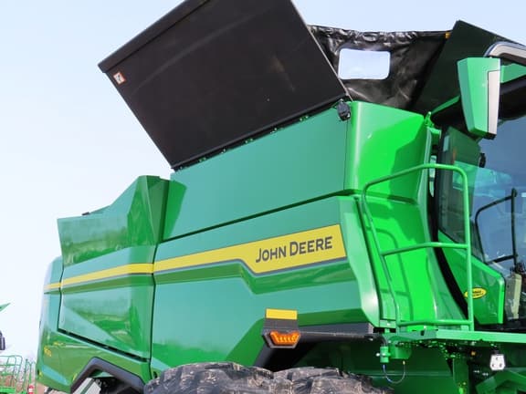 Image of John Deere S7 800 equipment image 2
