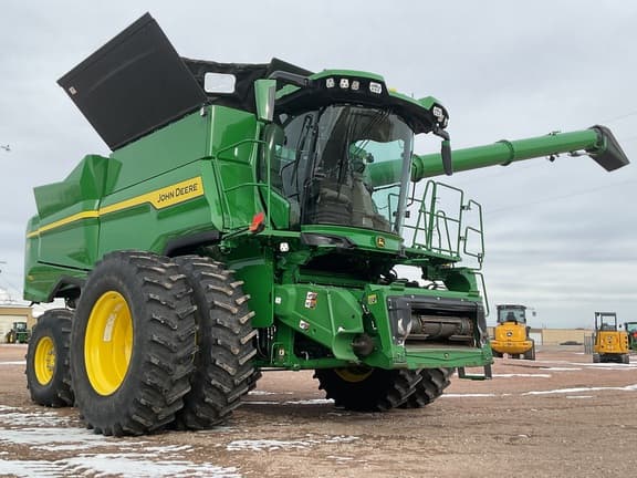 Image of John Deere S7 800 Primary image