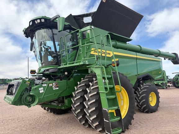 Image of John Deere S7 800 equipment image 1