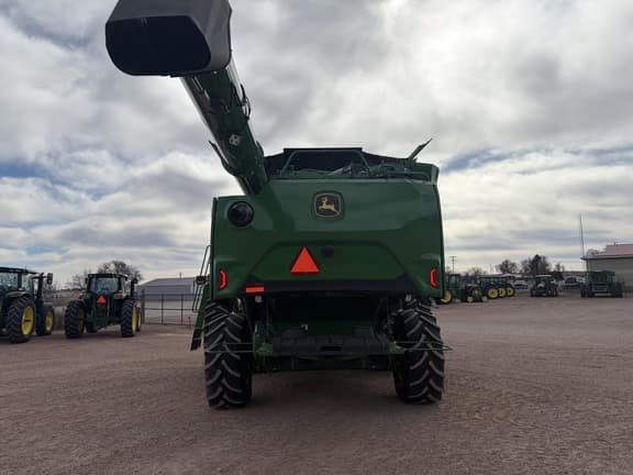Image of John Deere S7 800 equipment image 4