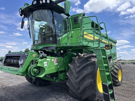 Image of John Deere S7 800 equipment image 2