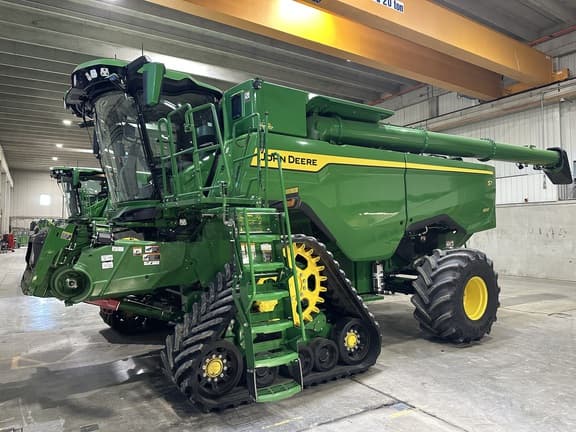 Image of John Deere S7 800 equipment image 1